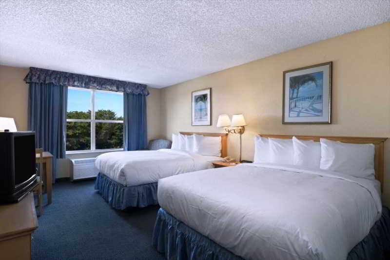 Baymont By Wyndham Fort Myers Airport Habitación foto