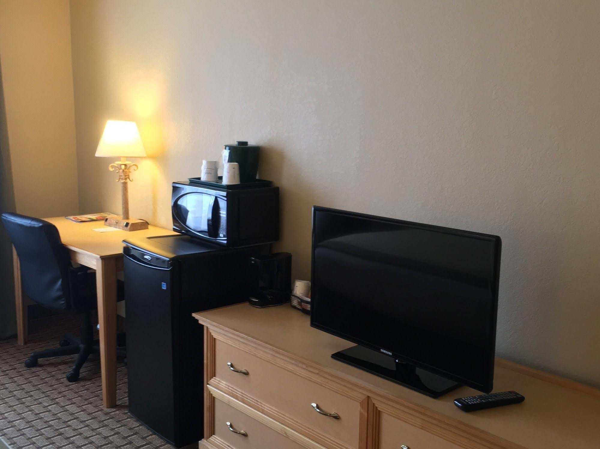 Baymont By Wyndham Fort Myers Airport Exterior foto