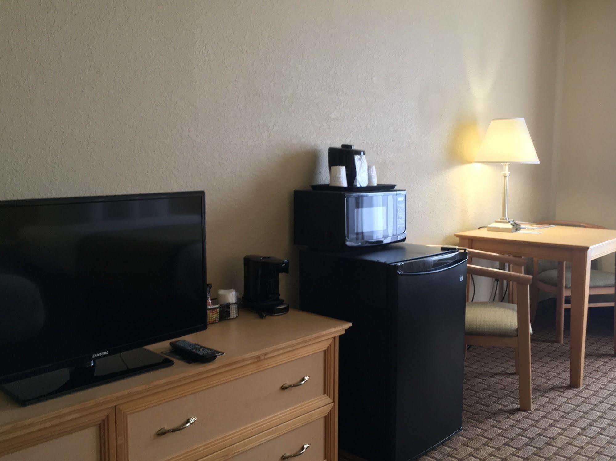 Baymont By Wyndham Fort Myers Airport Exterior foto